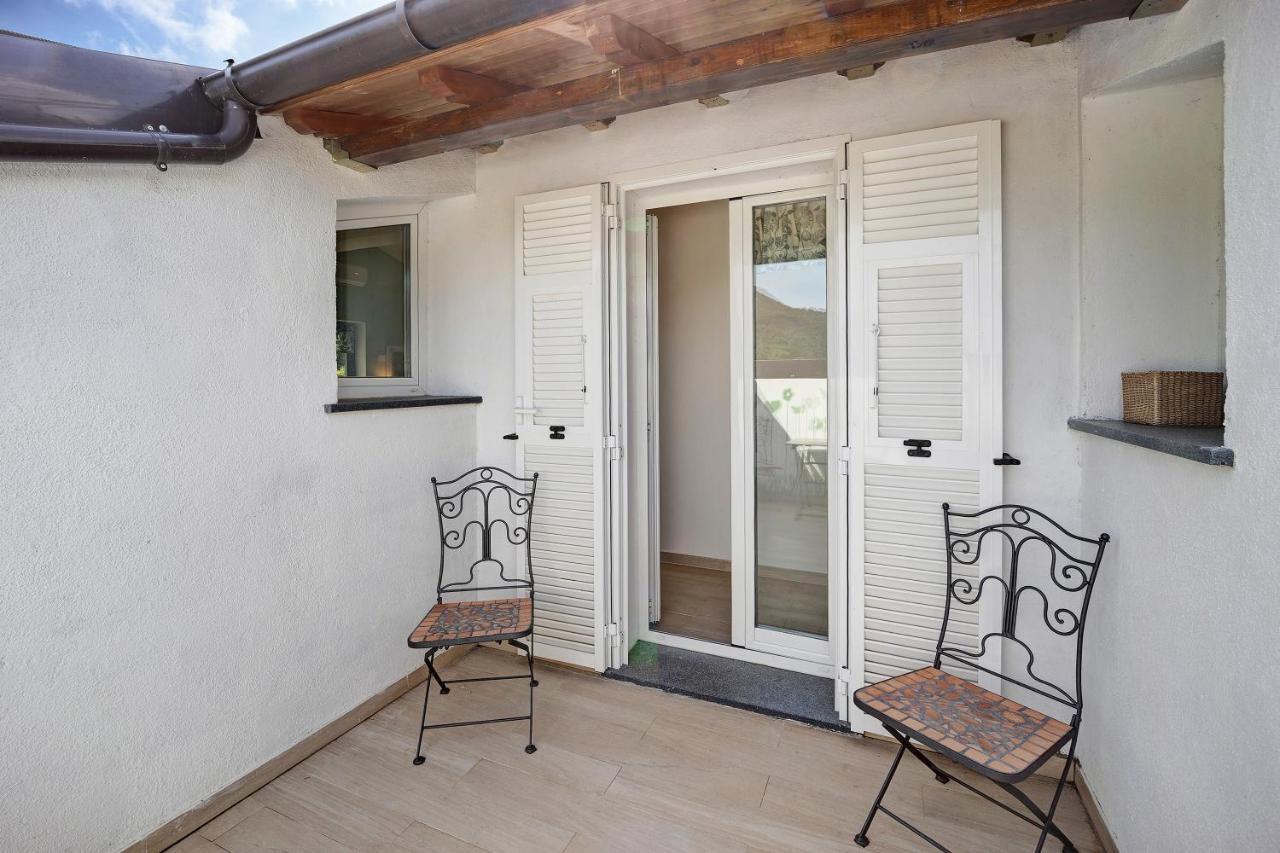 Mansarda Albero Verde Con Piscina Casanova Lerrone Exteriér fotografie